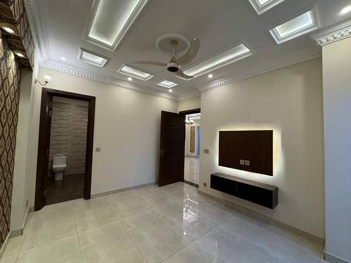 10 Marla Brand New House For Rent At Prime Location Bahria Town Lahore 18