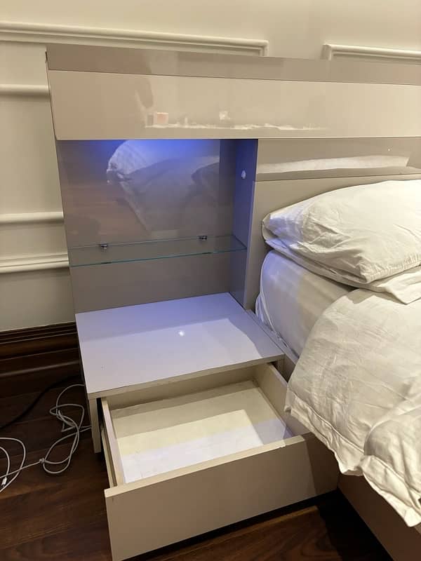 Stylish Modern Bed with Dressing Table for Sale –Excellent Condition! 2