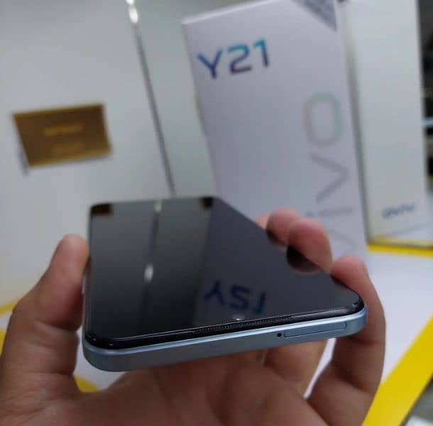 Vivo Y21 . . . 2