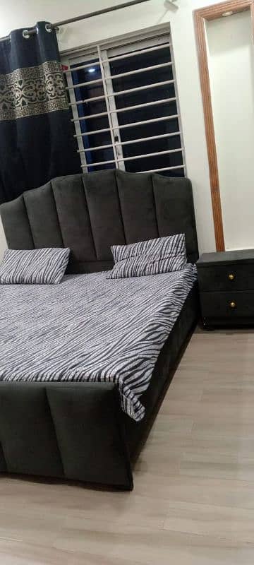 Bed set with dressing table for sale 1