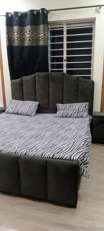 Bed set with dressing table for sale 2