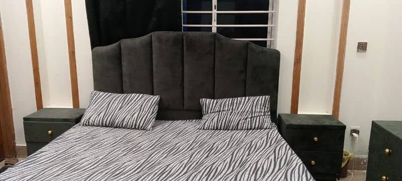 Bed set with dressing table for sale 4