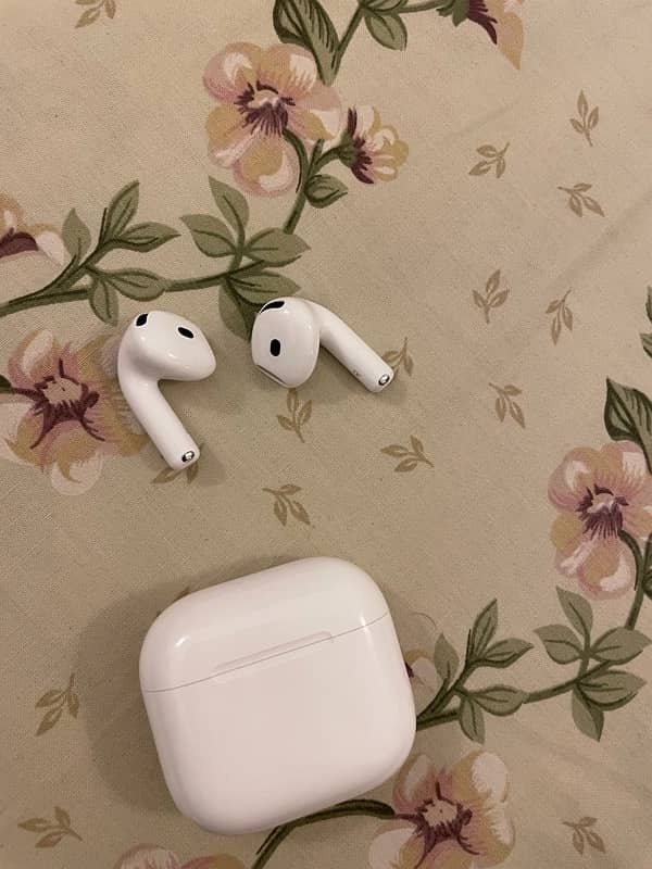 Apple Original AirPods 4 0