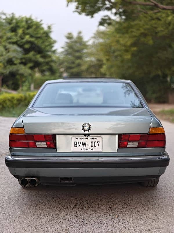 BMW 7 Series 1988 8