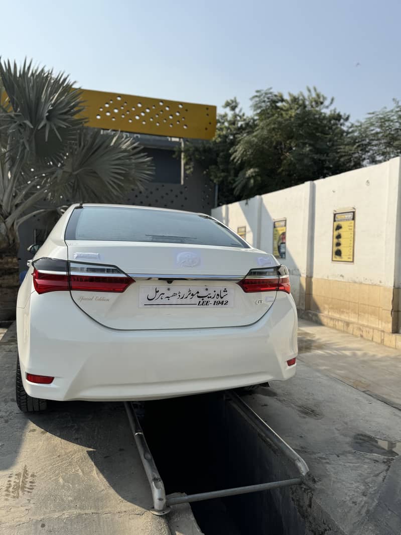 Toyota Corolla GLI 2019 Super white special edition 0