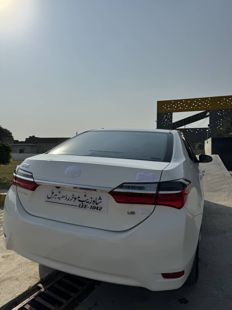 Toyota Corolla GLI 2019 Super white special edition 3