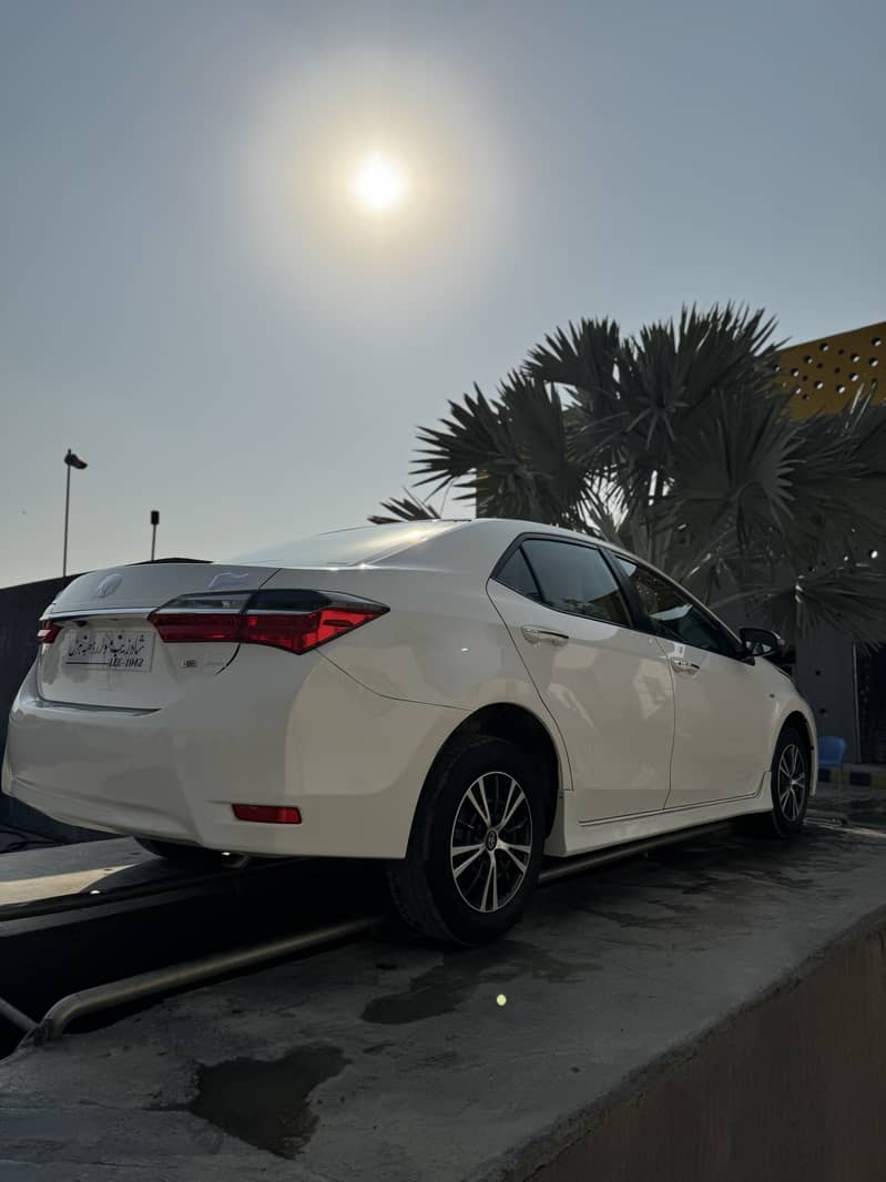 Toyota Corolla GLI 2019 Super white special edition 4