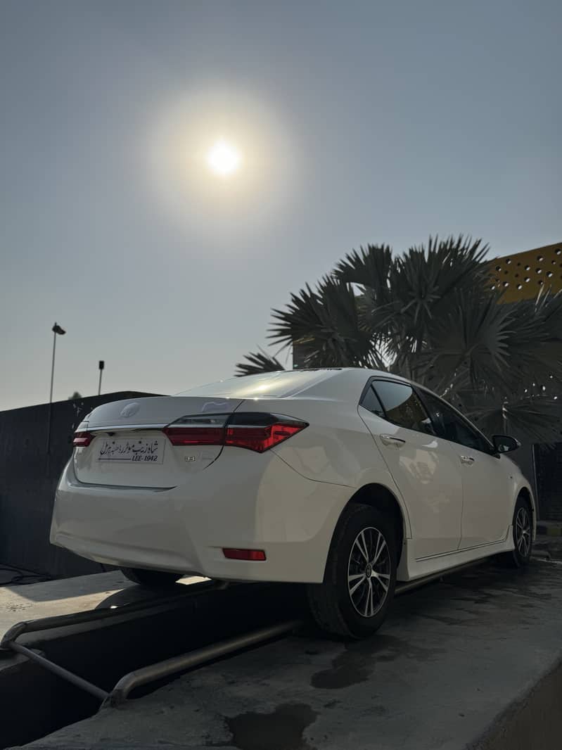 Toyota Corolla GLI 2019 Super white special edition 5