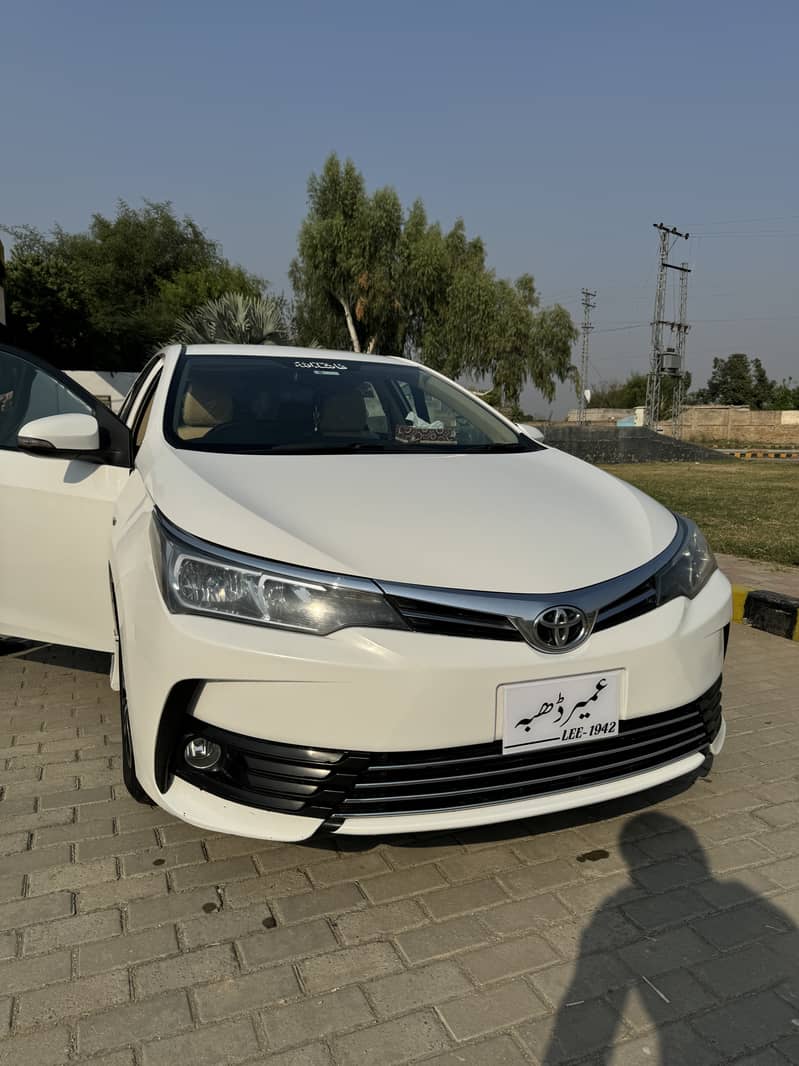 Toyota Corolla GLI 2019 Super white special edition 6