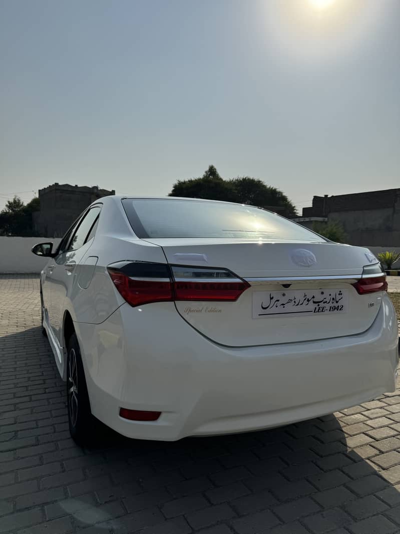 Toyota Corolla GLI 2019 Super white special edition 7