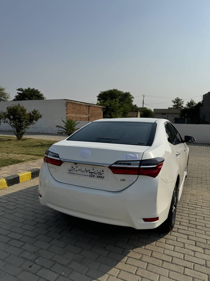 Toyota Corolla GLI 2019 Super white special edition 8