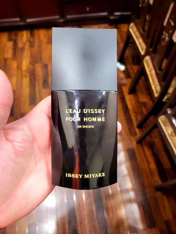 ISSEY MIYAKE CLIVE CHRIiSTIAN GUCCI PRADA MANCERA 0