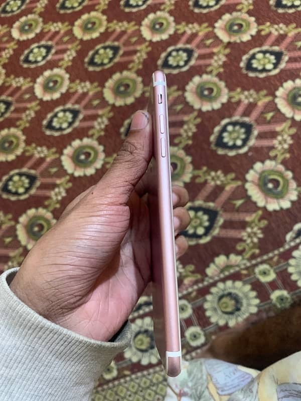 iphone 7plus 128GB Official PTA Approved Rose Gold. 4