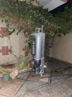 used geyser available in good condition