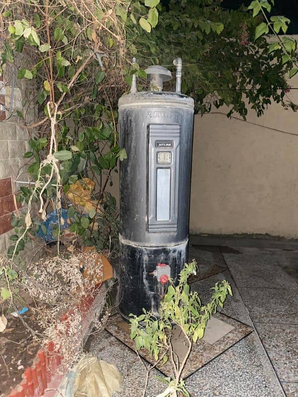 used geyser available in good condition 2