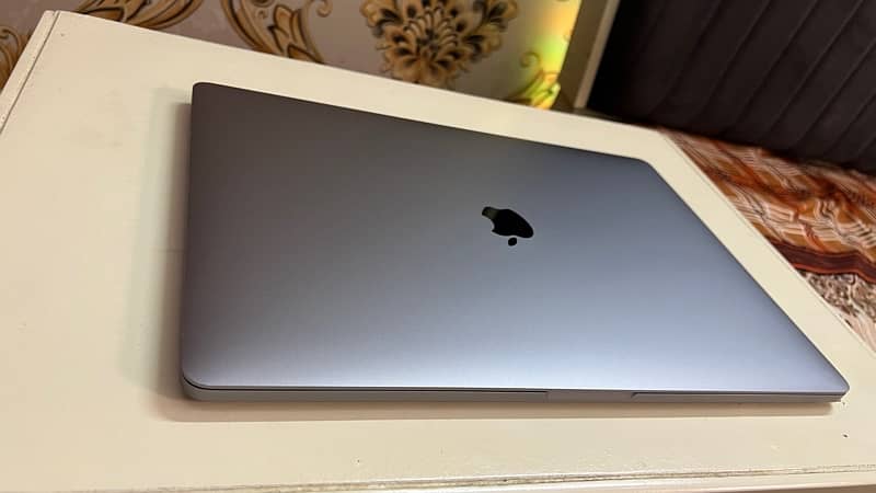 MacBook Pro i9 (2019-15”inch) 32/512 SSD, Graphics card 4GB 3