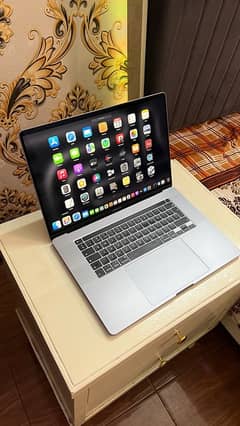 MacBook Pro i9 (2019-15”inch) 32/512 SSD, Graphics card 4GB