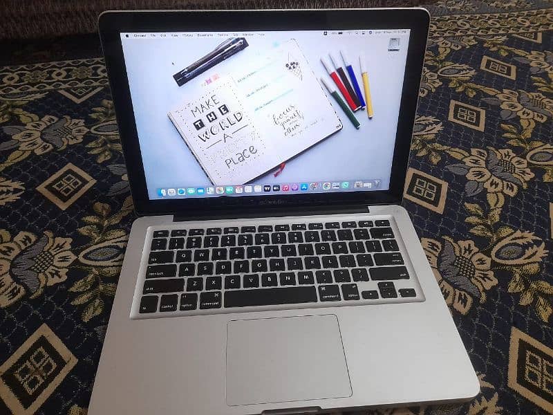 Apple laptop 3