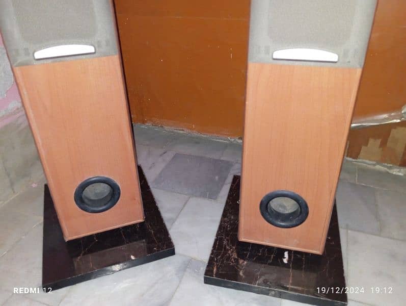 SONY TOWER SPEAKERS 6