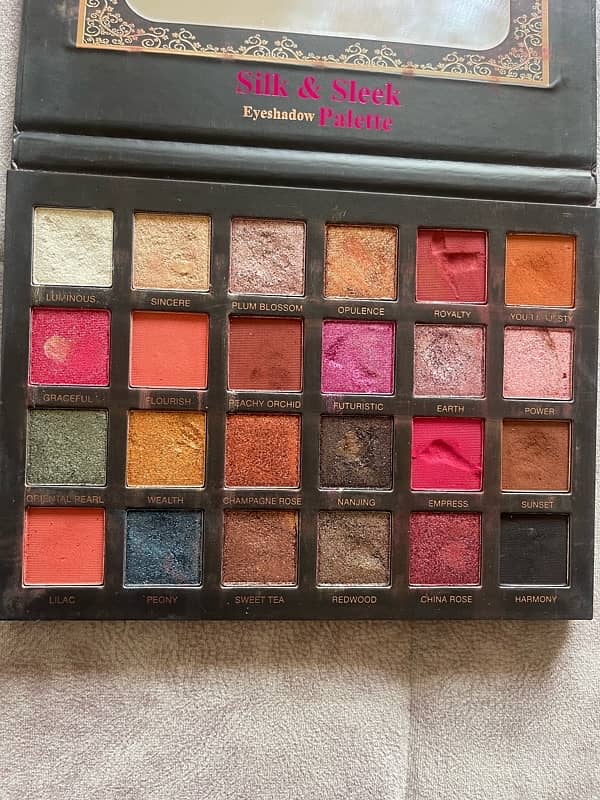 kashees silk and sleek eye shadow pallet 3