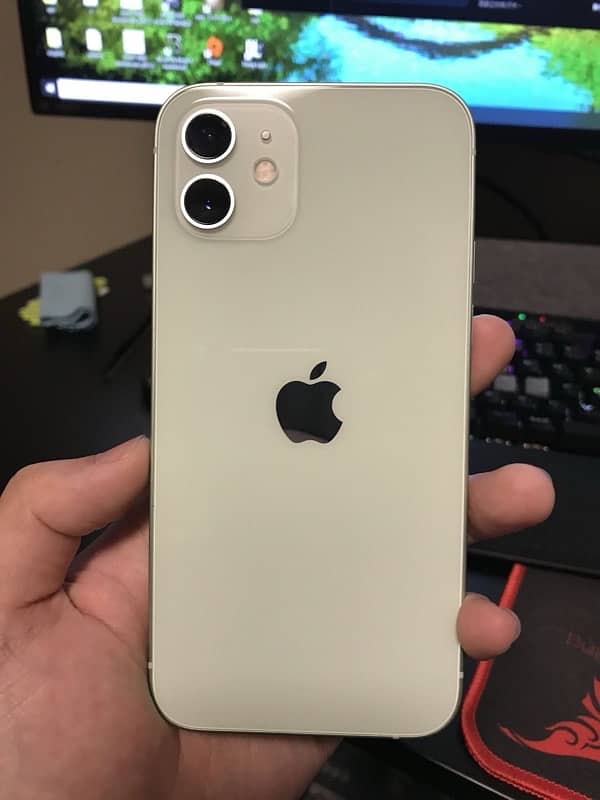 iPhone 12 White 0