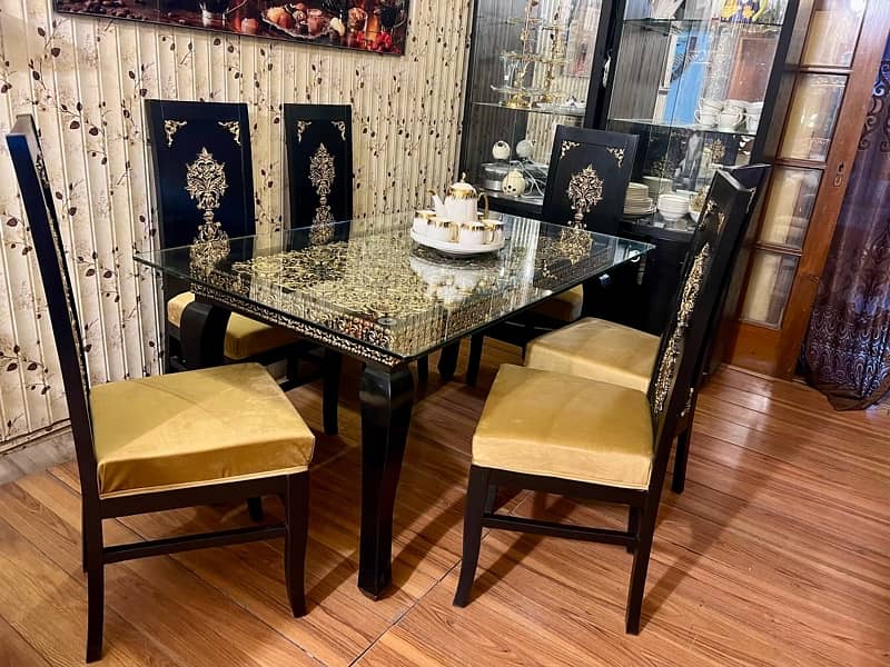 Designer 6,chairs dining set only 2,months used excellent condition 6