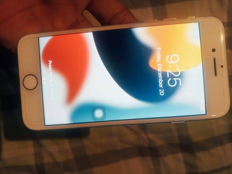 Iphone 7 new condition 10 /10 Jv lga k 2 month Sim work 4