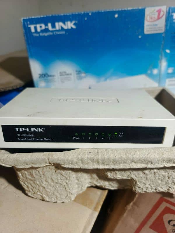 TP Link- SF1005D 5 Port 3