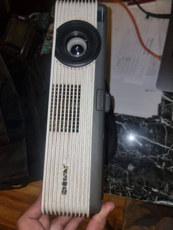 sony projector with screen+wooden box 2