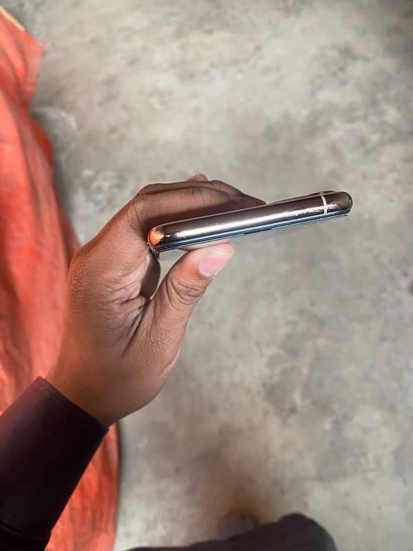 iphone 11 pro max 256Gb Gold 4