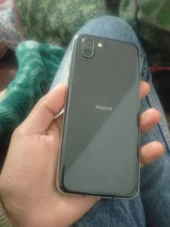 SHARP AQUOS R2