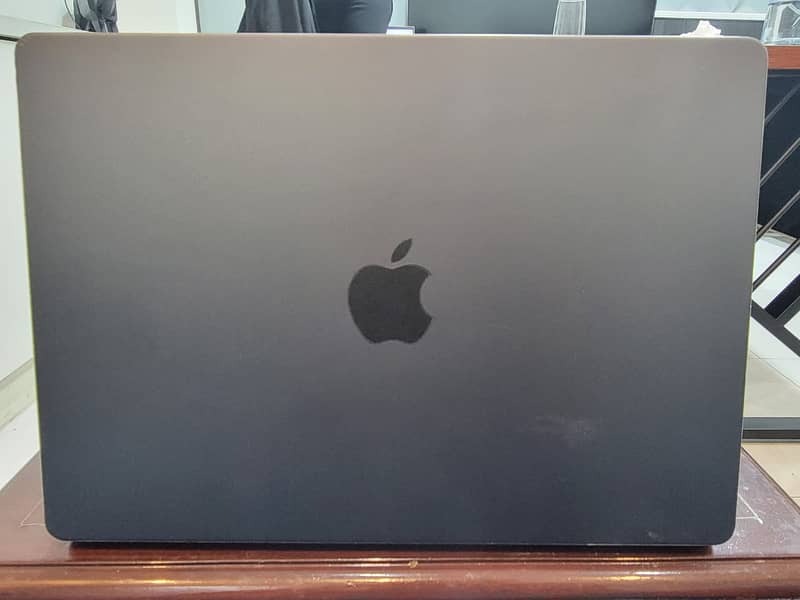 *MacBook Pro M4 pro 24/512 14”* Space Black 6