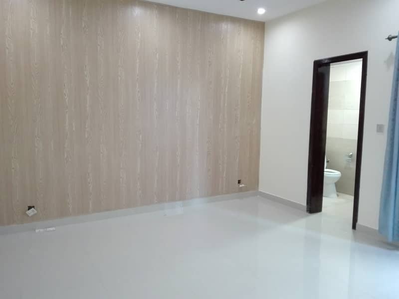 Aesthetic Upper Portion Of 4500 Square Feet For rent Is Available 5