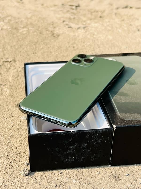 iphone 11 pro 512gb all sims working with box 1