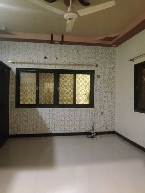 Gulshan-e-Iqbal - Block 6 House Sized 400 Square Yards Is Available 0