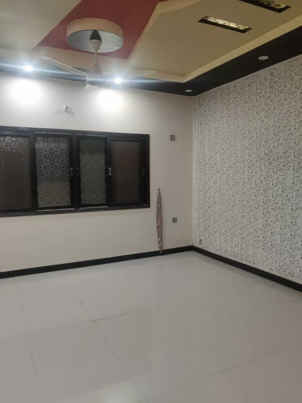 Gulshan-e-Iqbal - Block 6 House Sized 400 Square Yards Is Available 1