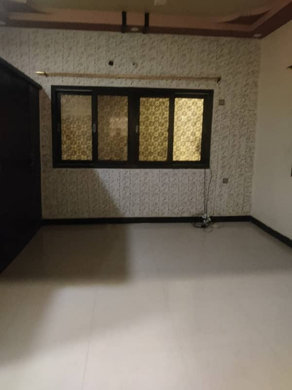 Gulshan-e-Iqbal - Block 6 House Sized 400 Square Yards Is Available 2