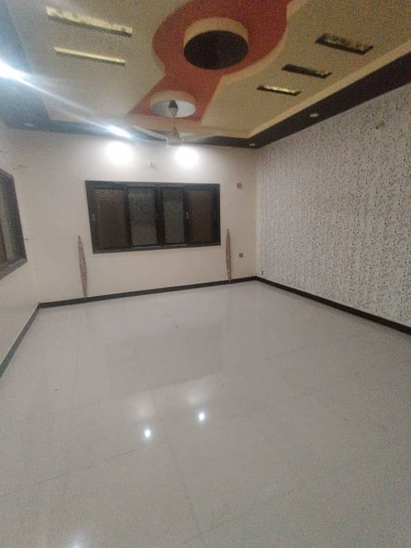 Gulshan-e-Iqbal - Block 6 House Sized 400 Square Yards Is Available 4