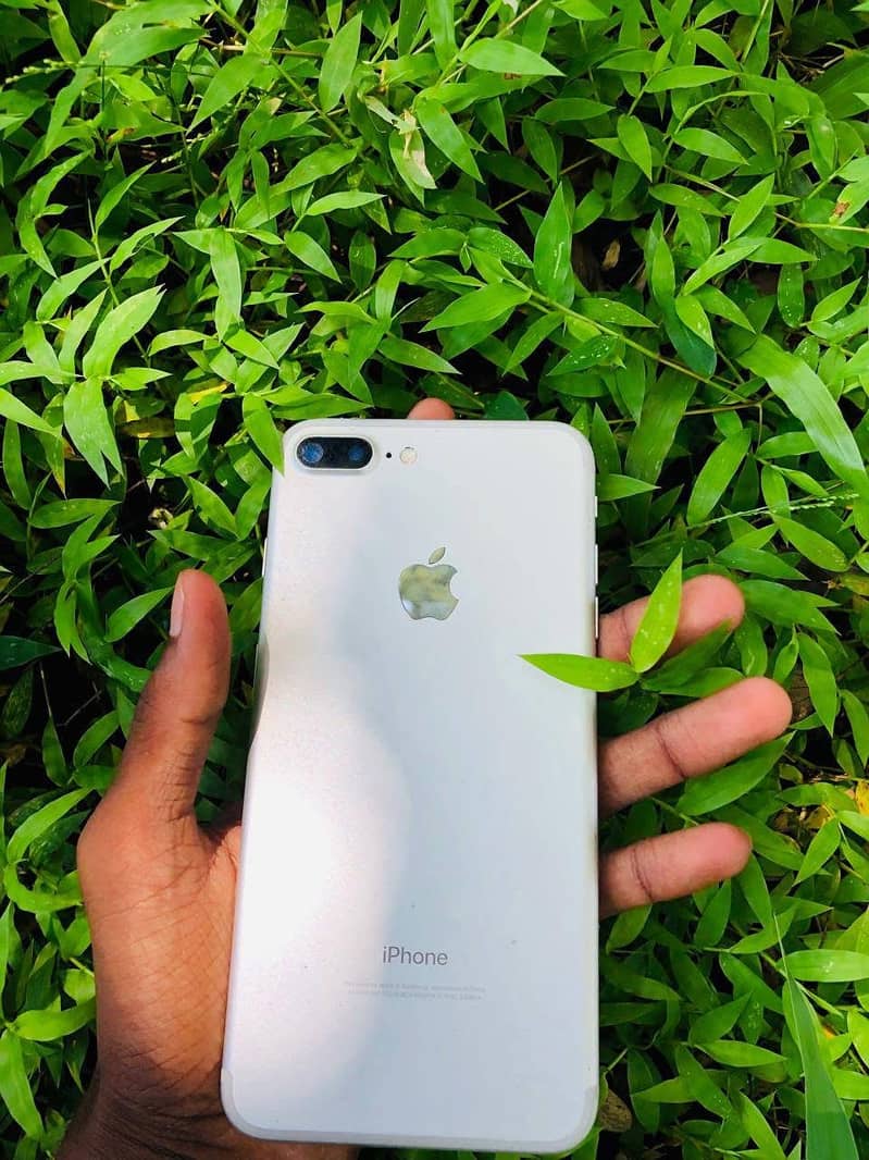 Apple iPhone 7 Plus 0