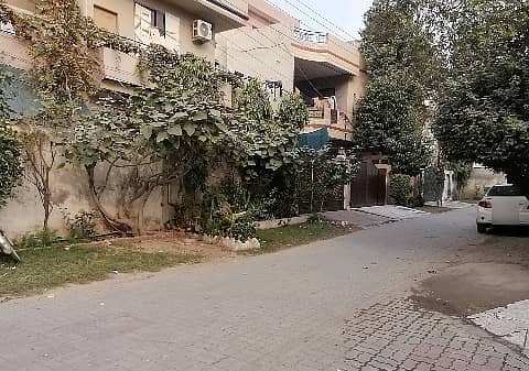 10 Marla House For sale Available In Marghzar Officers Colony 5