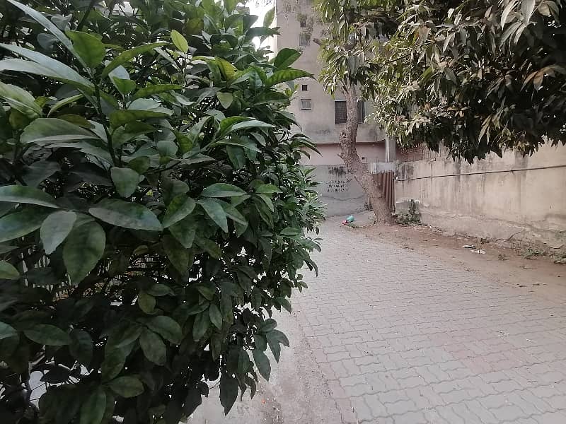 House Of 10 Marla For sale In Marghzar Officers Colony 6