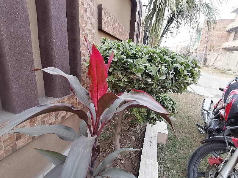 House Of 10 Marla For sale In Marghzar Officers Colony 18