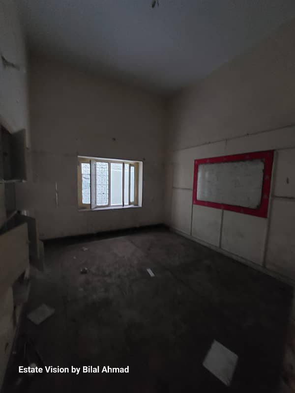 Commercial Building with 28 Rooms 10 bathroom 10 car garage available for rent on jail road 10