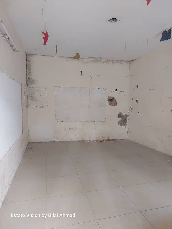 Commercial Building with 28 Rooms 10 bathroom 10 car garage available for rent on jail road 15