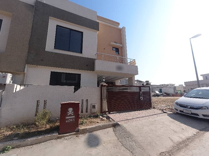 On Excellent Location 5 Marla House For sale In Bahria Town Phase 8 - Ali Block Rawalpindi 2