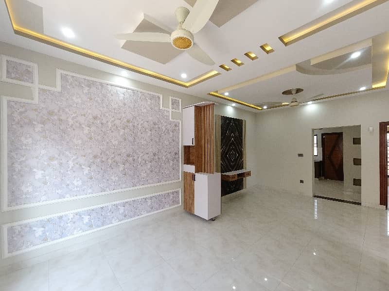 On Excellent Location 5 Marla House For sale In Bahria Town Phase 8 - Ali Block Rawalpindi 6