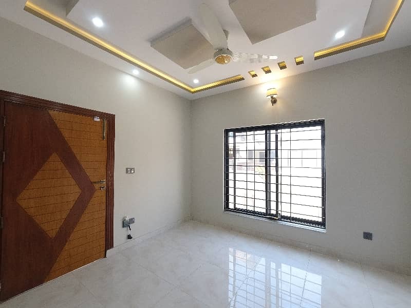 On Excellent Location 5 Marla House For sale In Bahria Town Phase 8 - Ali Block Rawalpindi 10