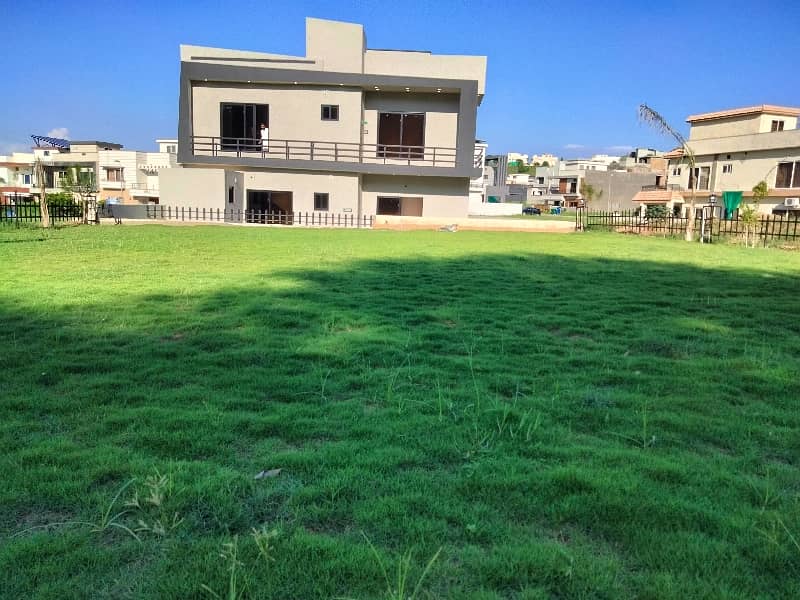 Designer House With Extra Land For Lawn 1