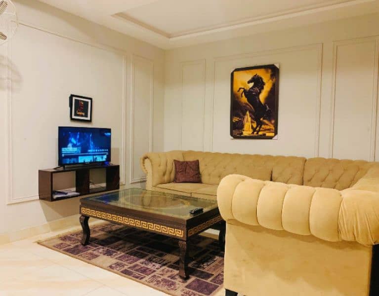 One bed luxury apartment for short stay like(3to4)hours in bahria town 2