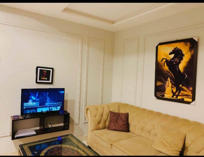 One bed luxury apartment for short stay like(3to4)hours in bahria town 4